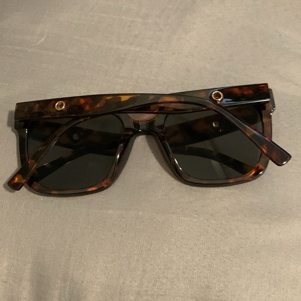 Clearly basic sunglasses 🕶️ - Picture 4 of 6